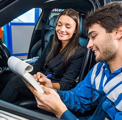 Garagiste à Ris Orangis dans l'Essonne (91), établissant les interventions Renault Minute à effectuer