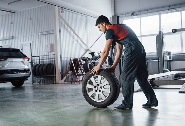 Remplacement de pneus, démontage montage équilibrage de pneus et jantes à Ris Orangis, entre Evry et Grigny - Essonne (91)